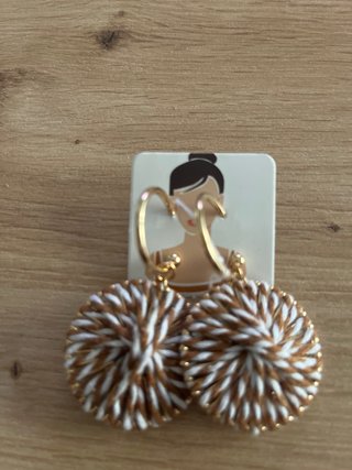 Pendientes artesanales marrón y blanco