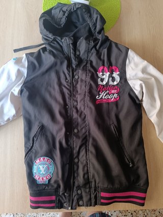 Chaqueta bomber negra y rosa