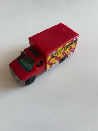 Ambulancia Matchbox Ford E-350 Roja 2009