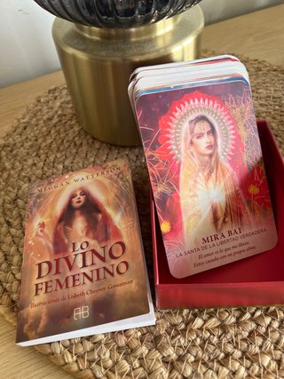 Lo divino femenino : libro y 53 cartas oráculo ...