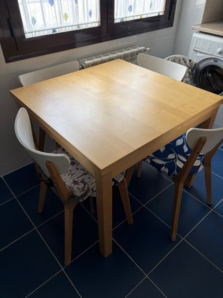 Mesa de cocina de madera