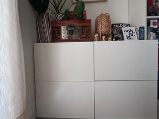 Mueble bajo IKEA blanco push-to-open