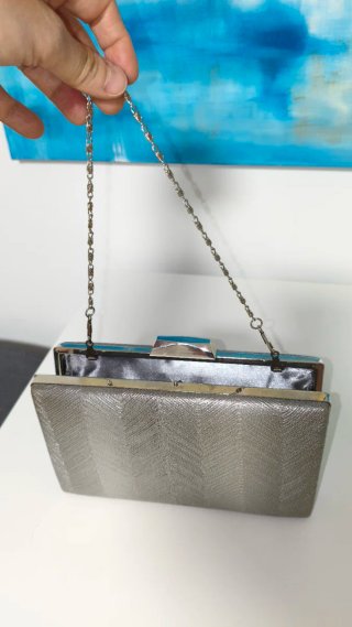 Bolso de fiesta plateado con cadena