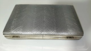 Bolso de fiesta plateado con cadena