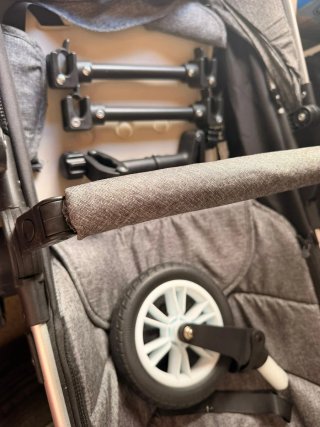 Carrito de bebé gris