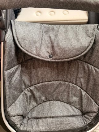 Carrito de bebé gris