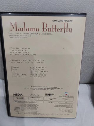 2 DVDs de Ópera: Carmen y Madama Butterfly