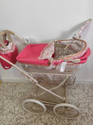 Carro de muñecas rosa con capota y bolso