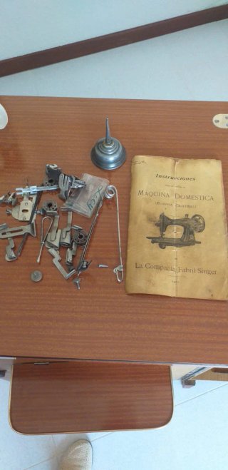 Máquina de coser Singer antigua