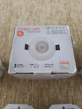 Lote 2 focos LED y 2 bases Simon