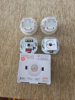 Lote 2 focos LED y 2 bases Simon