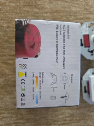 Lote 2 focos LED y 2 bases Simon