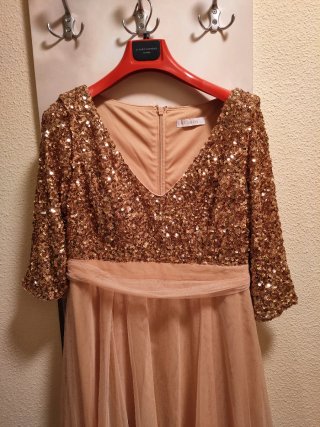 Vestido fiesta dorado precioso.