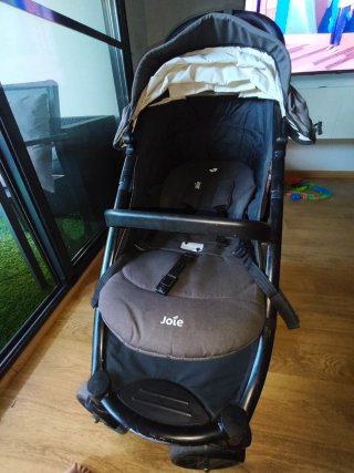 Carro de paseo Joie + funda impermeable
