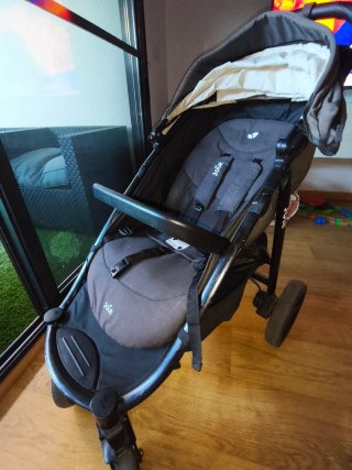 Carro de paseo Joie + funda impermeable