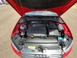 Audi A3 Sedán Rojo Año 2016 sin blue !!!!