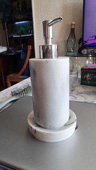 Dispensador y jabonera de mármol