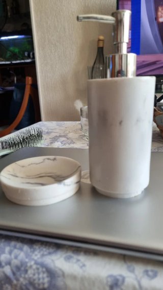 Dispensador y jabonera de mármol
