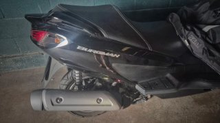 Suzuki Burgman 125 Negra