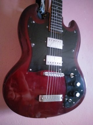 Guitarra Eléctrica Maya Negra