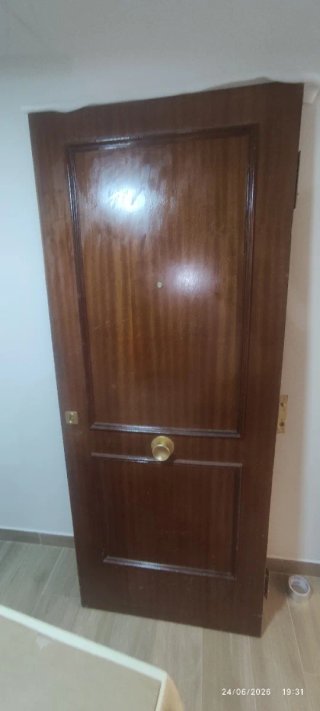 Puerta de madera vivienda
