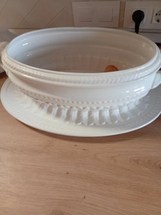 Sopera de porcelana blanca40ctm y alto 30