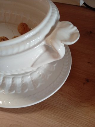 Sopera de porcelana blanca40ctm y alto 30