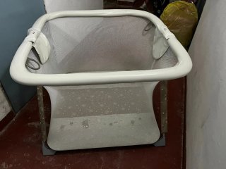 Parque infantil cuadrado plegable marca brevi