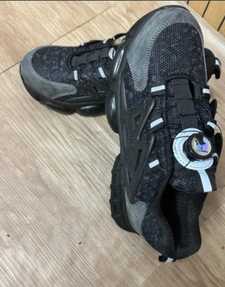 Botas de seguridad negras y grises