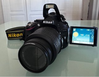 Nikon D5100 + 2 objetivos + extras (9.125 disp.)