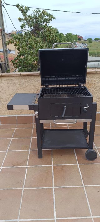 Barbacoa de carbón negra
