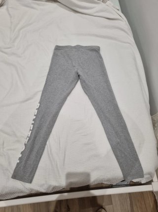 Leggings Benetton grises con logo