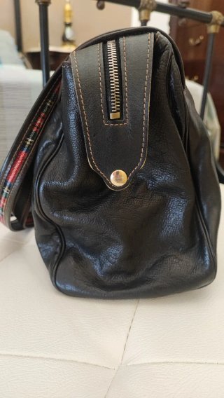 Borsa in pelle nera con dettagli multicolor