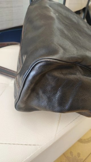 Borsa in pelle nera con dettagli multicolor