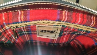 Borsa in pelle nera con dettagli multicolor