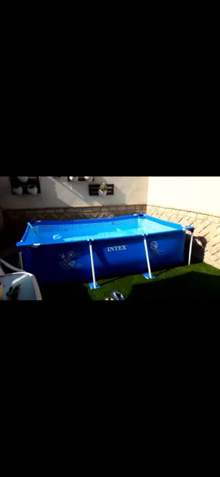 Piscina desmontable Intex azul y blanca