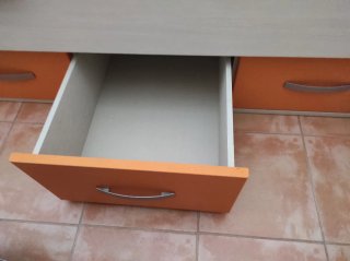 Cama nido blanca con 4 cajones naranja