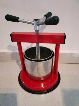 Prensa Tommy 1.5L Roja