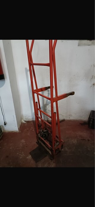 Carretilla de carga naranja