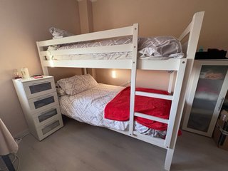 Litera blanca de madera