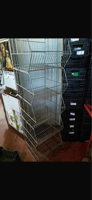 Estanterías metálicas apilables