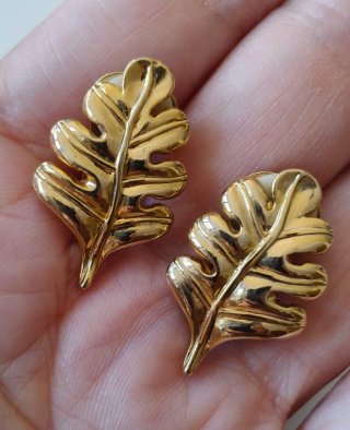 Pendientes Clip Hoja de Roble Dorados