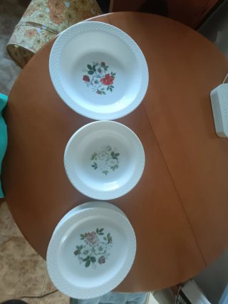 Juego de platos de porcelana blanca