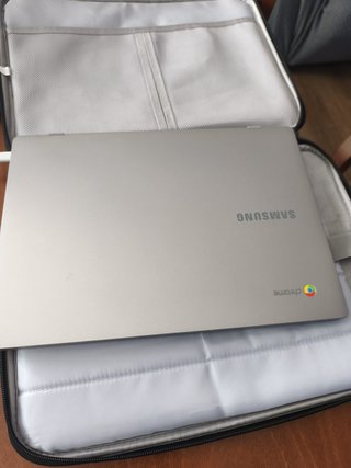 Samsung Chromebook, con funda de regalo