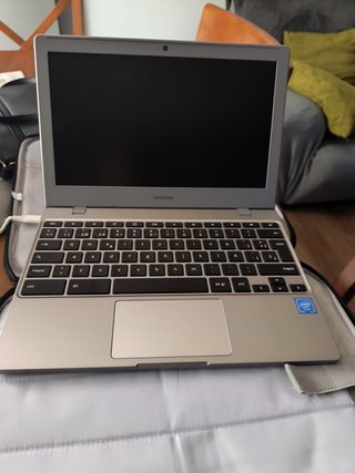 Samsung Chromebook, con funda de regalo