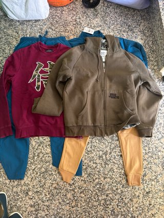 Lote de ropa poco usada y seminueva