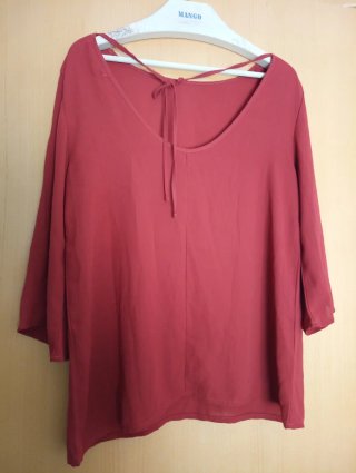 Blusa roja manga tres cuartos