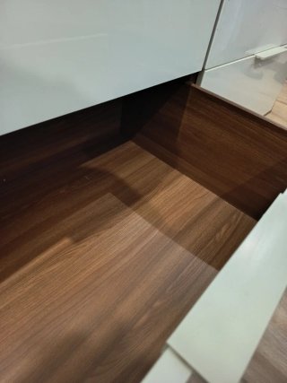 Cómoda IKEA 6 cajones madera y blanco