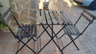 Conjunto terraza mesita y 2 sillas madera de Ikea