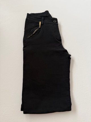 Pantaloni neri skinny con zip decorative